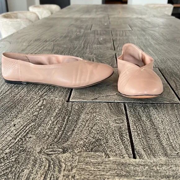 MaxMara made in Italy soft flexible leather light weight slip on ballet flats